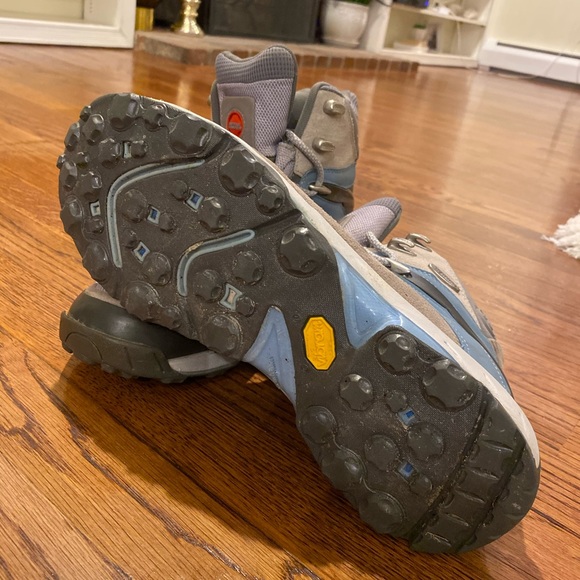 dunham waffle stomper vibram